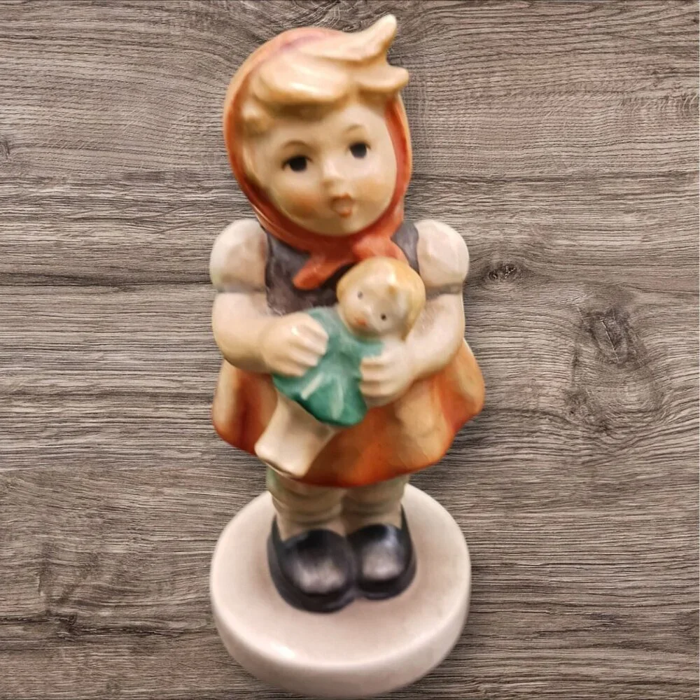 Vintage Hummel Goebel Figurine 